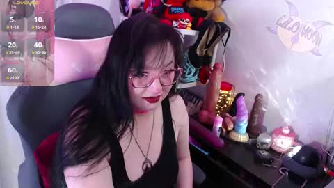 Snapshot of lilomoon69 chatting on 10-18-25, 12:28 Lilo online show from 10-18-25, 12:28
