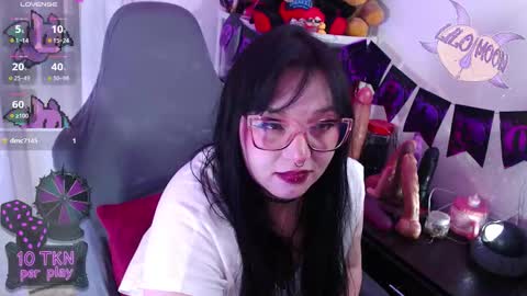 Snapshot of lilomoon69 chatting on 11-05-25, 06:30 Lilo online show from 11-05-25, 06:30