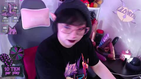 Snapshot of lilomoon69 chatting on 11-15-25, 01:51 Lilo online show from 11-15-25, 01:51