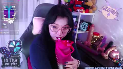 Snapshot of lilomoon69 chatting on 12-18-25, 02:56 Lilo online show from 12-18-25, 02:56