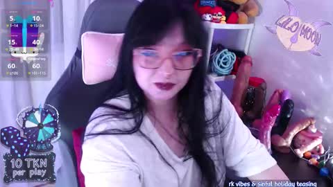 Snapshot of lilomoon69 chatting on 12-19-25, 02:57 Lilo online show from 12-19-25, 02:57