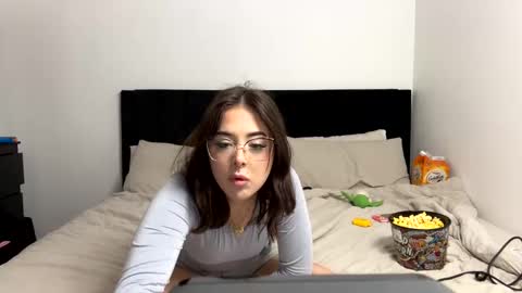 Snapshot of liloshroxy chatting on 02-24-25, 02:19 Roxy online show from 02-24-25, 02:19