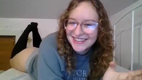 Snapshot of lilpies chatting on 12-19-24, 05:08 LilPies online show from 12-19-24, 05:08