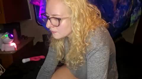 Snapshot of lilpies chatting on 11-30-25, 06:06 LilPies online show from 11-30-25, 06:06