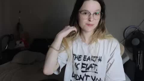 Snapshot of lily_and_jake chatting on 11-21-25, 07:07 lily_and_jake online show from 11-21-25, 07:07