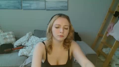 Lily dollyx online show from 11-20-25, 10:15