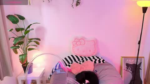 Snapshot of lily_evans_ chatting on 07-23-26, 09:24 just lily online show from 07-23-26, 09:24