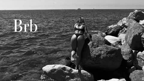 Lily online show from 12-31-24, 04:38