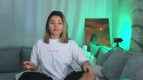 Lily online show from 01-19-25, 05:05