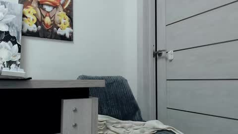 Snapshot of lily_litle chatting on 12-06-24, 11:57 Lily Litle online show from 12-06-24, 11:57