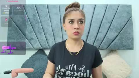 Snapshot of lily_meghan chatting on 11-30-25, 09:41 LILY MEGHAN online show from 11-30-25, 09:41