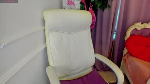 Snapshot of lily_merlin chatting on 07-19-26, 02:37 Lily online show from 07-19-26, 02:37