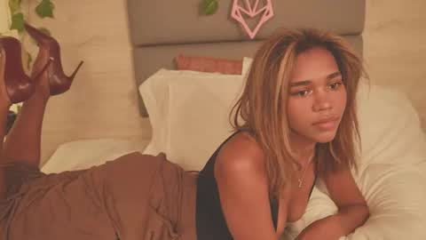 Lily Miiller online show from 12-20-25, 09:33