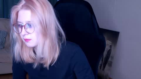 Snapshot of lily_spark_ chatting on 05-19-26, 01:11 Lily Spark online show from 05-19-26, 01:11