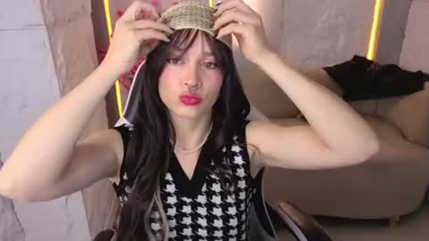 Snapshot of lily_tx chatting on 06-11-26, 12:47 Follow me.. Live 730 to 1400 online show from 06-11-26, 12:47