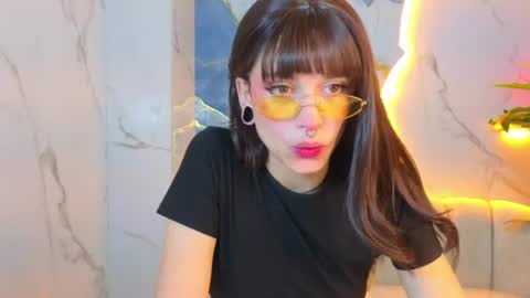 Snapshot of lily_tx chatting on 07-16-26, 01:39 Follow me.. Live 730 to 1400 online show from 07-16-26, 01:39