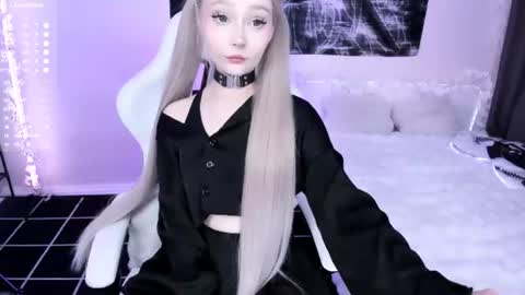 Lily online show from 06-17-26, 12:35
