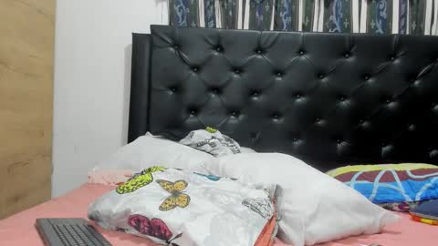 Snapshot of lilybaudyn_ chatting on 01-05-26, 05:27 Lily online show from 01-05-26, 05:27