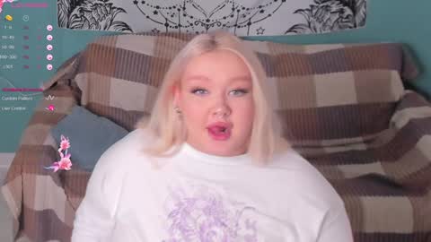Snapshot of lilybelll chatting on 12-09-24, 11:15 Lily online show from 12-09-24, 11:15