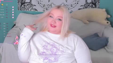 Snapshot of lilybelll chatting on 12-18-24, 08:03 Lily online show from 12-18-24, 08:03