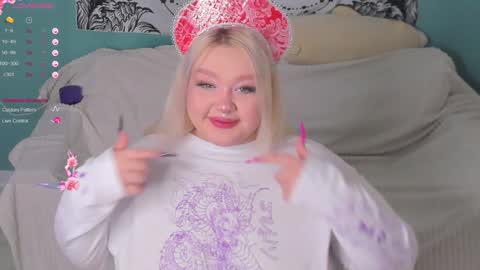 Snapshot of lilybelll chatting on 12-26-24, 10:41 Lily online show from 12-26-24, 10:41