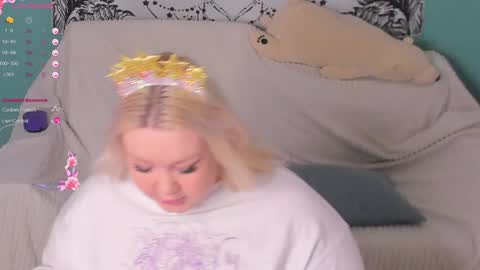 Snapshot of lilybelll chatting on 12-30-24, 07:21 Lily online show from 12-30-24, 07:21