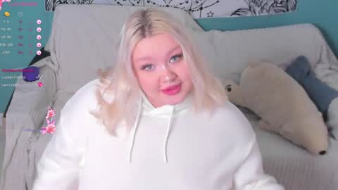 Snapshot of lilybelll chatting on 12-30-24, 10:23 Lily online show from 12-30-24, 10:23