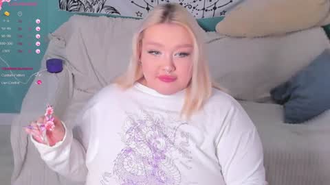Snapshot of lilybelll chatting on 01-05-25, 09:26 Lily online show from 01-05-25, 09:26