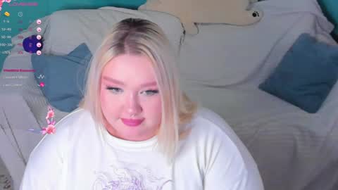 Snapshot of lilybelll chatting on 01-31-25, 06:14 Lily online show from 01-31-25, 06:14