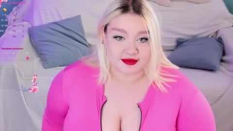 Snapshot of lilybelll chatting on 02-18-25, 06:48 Lily online show from 02-18-25, 06:48