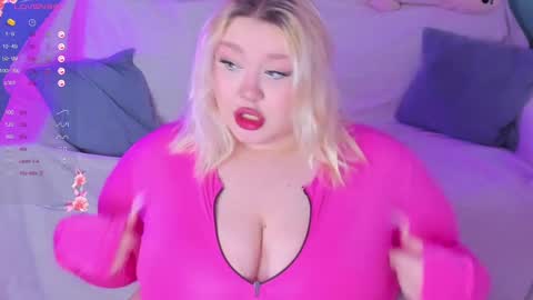 Snapshot of lilybelll chatting on 02-23-25, 06:34 Lily online show from 02-23-25, 06:34