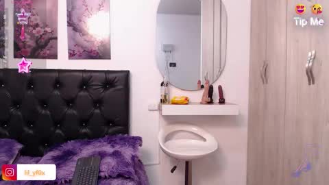 lilyfox23 online show from 11-12-25, 01:17