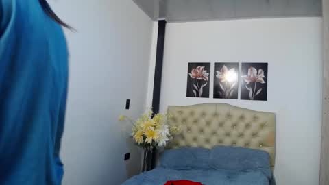 lilyfox23 online show from 02-25-26, 12:48