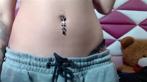 lilyjamesx online show from 02-24-25, 08:47