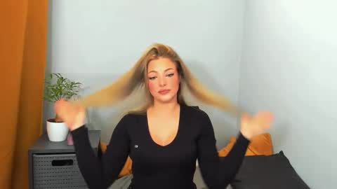 Lily online show from 01-13-25, 05:33