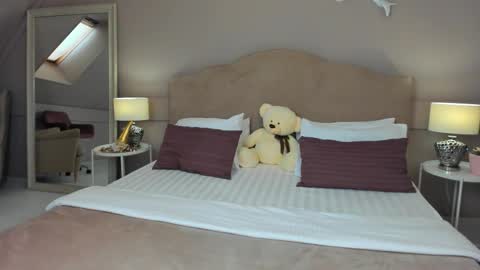 lilymyerss online show from 12-18-25, 08:31