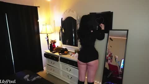 Liliana Marie Pixelate online show from 01-30-25, 11:55