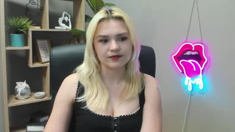 Lily online show from 04-22-26, 07:00