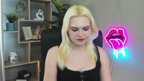 Lily online show from 04-28-26, 02:22