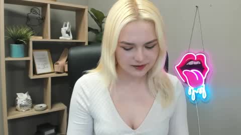 Lily online show from 05-14-26, 06:53