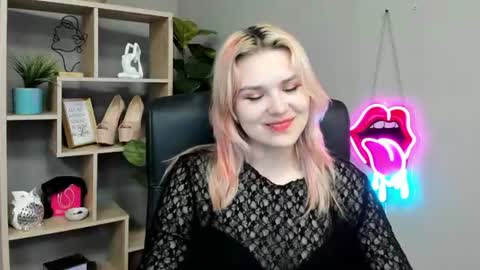 Snapshot of lilysweetxo chatting on 07-12-26, 06:48 Lily online show from 07-12-26, 06:48