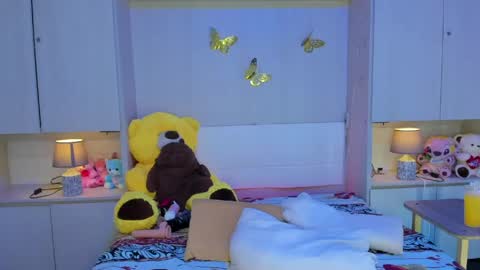 lilywhitee1 online show from 04-18-26, 09:15