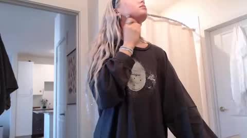 Lily Monroe online show from 11-13-25, 01:43