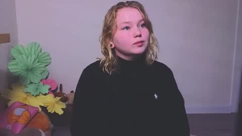 lime cat online show from 10-09-25, 01:03