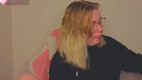 lime cat online show from 11-22-25, 02:10