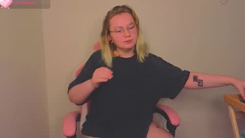 lime cat online show from 11-24-25, 02:11