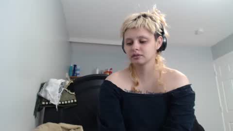 Snapshot of liminaldoll chatting on 06-06-26, 06:01 Liminal online show from 06-06-26, 06:01