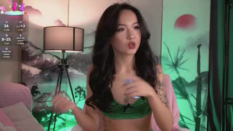 Lin Use menu to play with me  online show from 11-08-25, 09:46