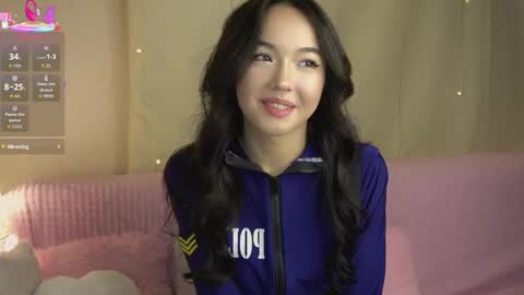 Snapshot of lin_kun chatting on 12-22-25, 09:23 Lin Use menu to play with me online show from 12-22-25, 09:23