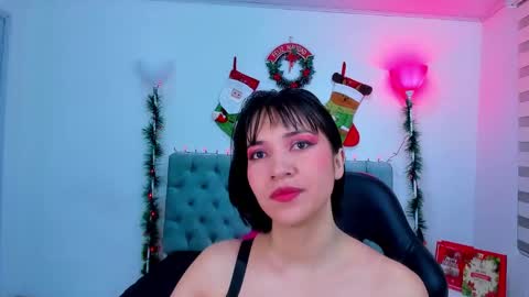 Snapshot of lina_bedoya chatting on 12-21-24, 11:44  Lina Bedoya  online show from 12-21-24, 11:44